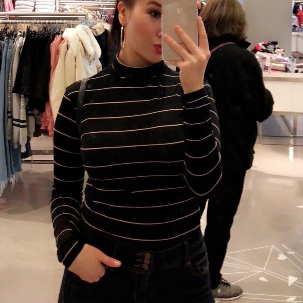 Turtle neck black and white stripe long sleeve